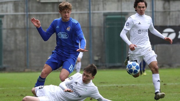 Dinamo rutinski u uzvratu protiv Astane, Modri ostaju u Europi