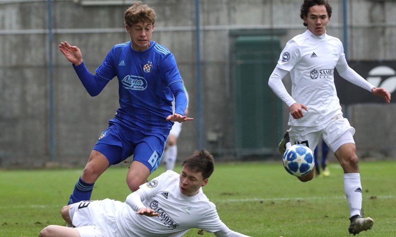 Dinamo rutinski u uzvratu protiv Astane, Modri ostaju u Europi