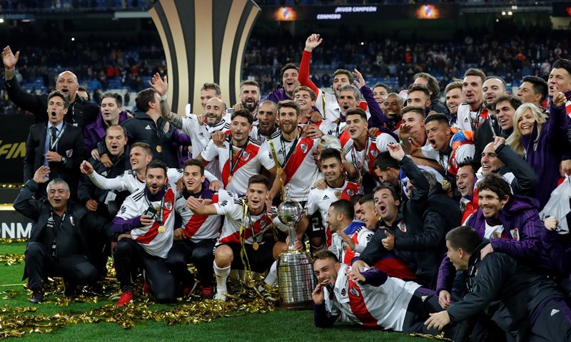 FANATIK: Riverovi navijači "zapalili" Madrid i dostojno proslavili titulu