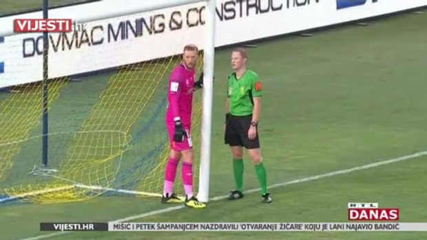 [RTL Video] Bivši igrač Lokomotive i Dragovoljca slomio vratnicu u Australiji i prekinuo utakmicu
