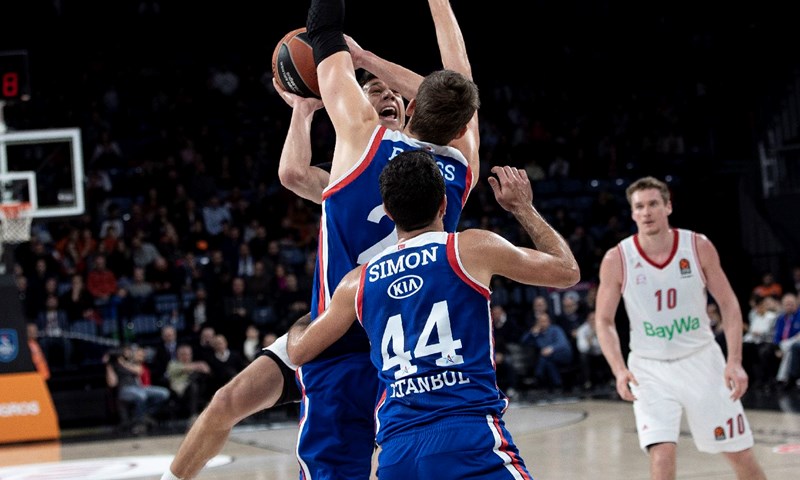 Solidni Kruno Simon blizu double-doublea, Efes slavio protiv Bayerna