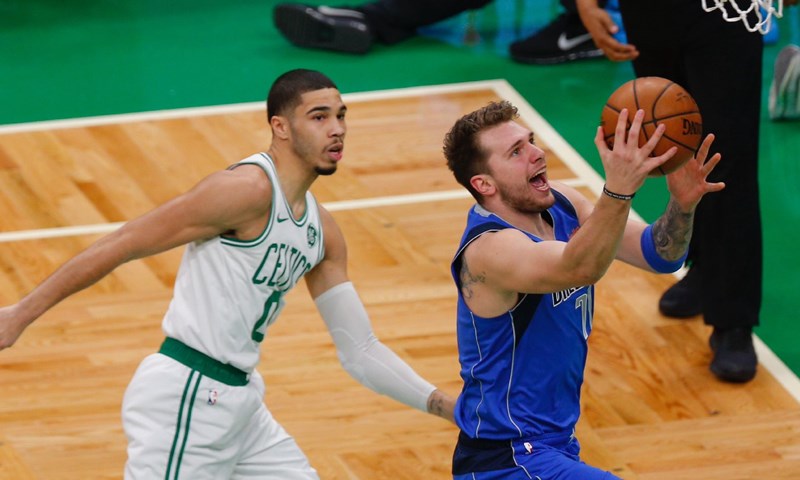 Prvi triple-double Luke Dončića nedovoljan Dallasu, Netsi u posljednjoj četvrtini razbili Kingse