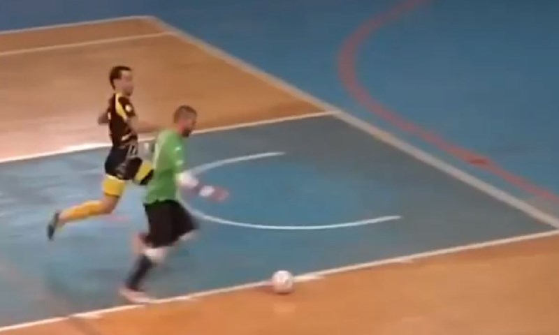 FANATIK: Ono kada čuvar mreže uzme stvar u svoje ruke i zatrese suparničku