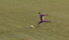 FANATIK: Dan koji će pamtiti: Sjevernoirski vratar zabio gol sa 70 metara