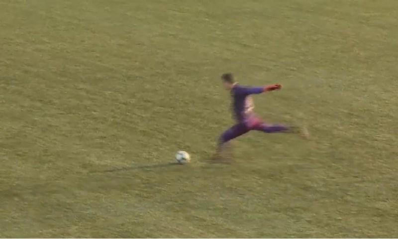 FANATIK: Dan koji će pamtiti: Sjevernoirski vratar zabio gol sa 70 metara
