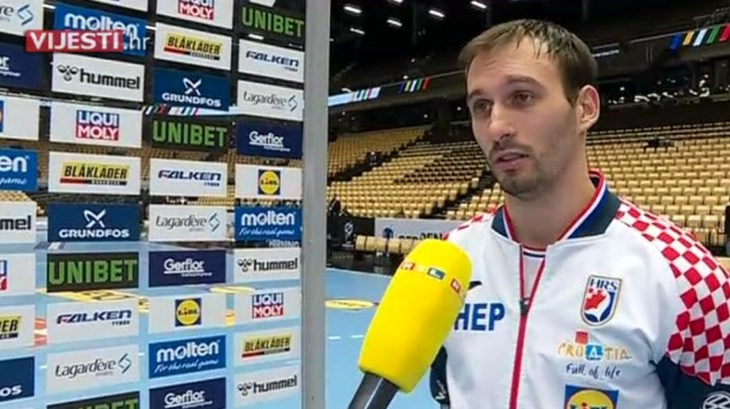 [RTL Video] Karačić nahvalio mlade rukometaše pa reporterki uručio poseban poklon