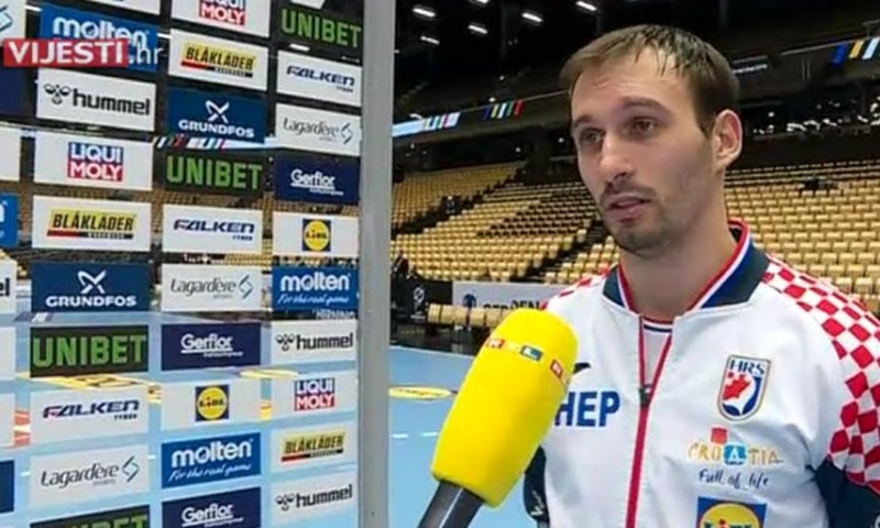 [RTL Video] Karačić nahvalio mlade rukometaše pa reporterki uručio poseban poklon