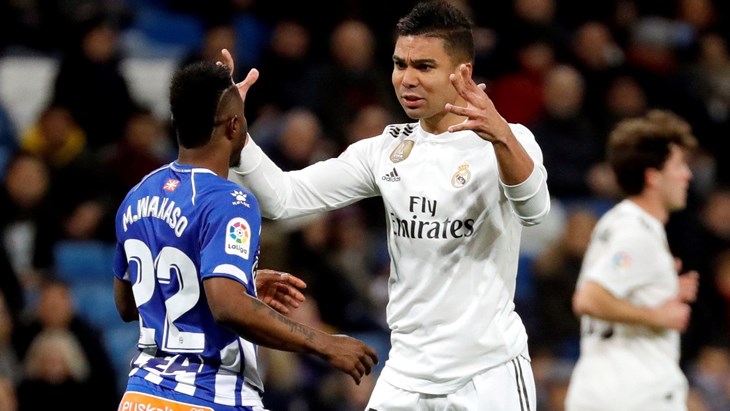 Real Madrid rutinski svladao Alaves i iskoristio kikseve Barcelone i Atletico Madrida