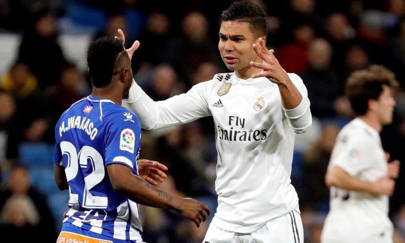 Real Madrid rutinski svladao Alaves i iskoristio kikseve Barcelone i Atletico Madrida