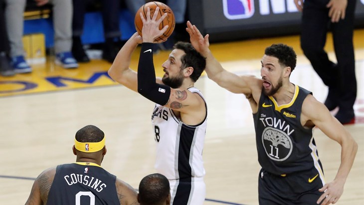 Sunsi u mrtvoj utrci s Knicksima, Warriorsima pomogao sudački previd protiv Heata