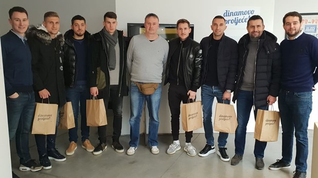 Igrači i trener Dinama posjetili izložbu "Dinamovo proljeće"
