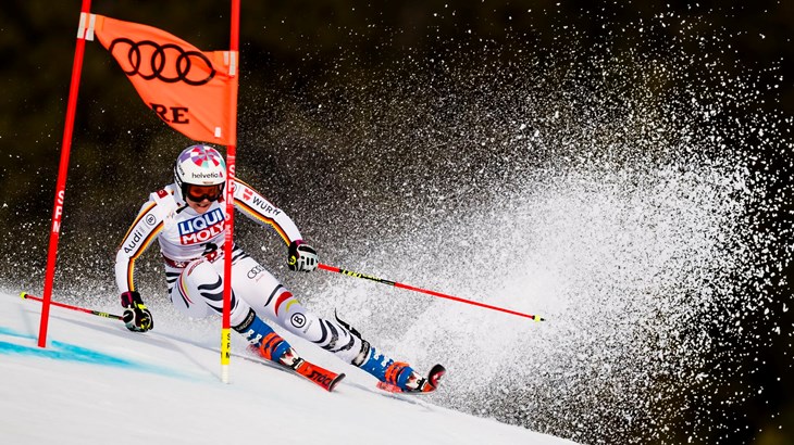 Viktoria Rebensburg u vodstvu nakon prve vožnje veleslaloma, Andrea Komšić 45.