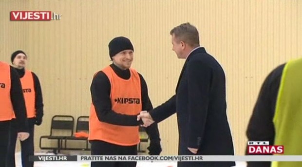 [RTL Video] Ni rešetke ga ne mogu obuzdati: Pavel Mamajev zabijao škaricama u zatvorskoj utakmici