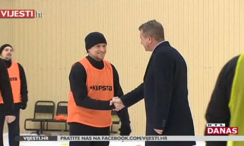 [RTL Video] Ni rešetke ga ne mogu obuzdati: Pavel Mamajev zabijao škaricama u zatvorskoj utakmici