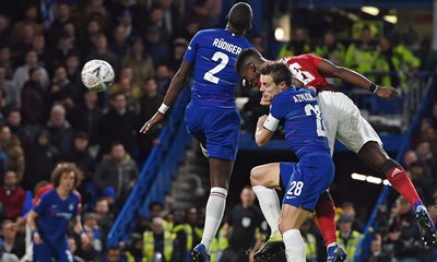 Sutton: "Sarri je prošlost, bila mu je to zadnja utakmica", Neville: "Ne trebaju ga sada smijeniti"