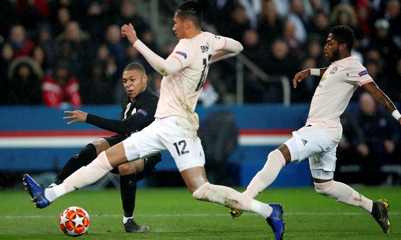 Zato volimo nogomet: Manchester United bez pola momčadi izbacio PSG pobjedom usred Pariza!