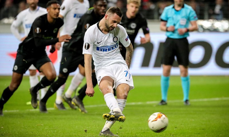Brozović pod upitnikom za Eintracht, Miranda mora na operaciju