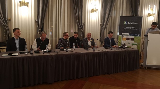 Bivši direktor Manchester Uniteda: "Okupite profesionalni tim i ja ću pomoći Dinamu"