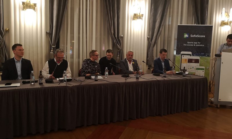 Bivši direktor Manchester Uniteda: "Okupite profesionalni tim i ja ću pomoći Dinamu"