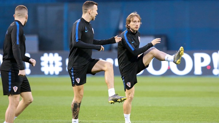 Dalić s Petkovićem od prve minute, Brekalo na desnom beku