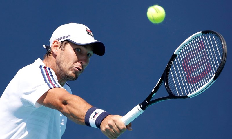 Lajović šokirao Nishikorija u Miamiju, Isner uz dosta muke do prolaza
