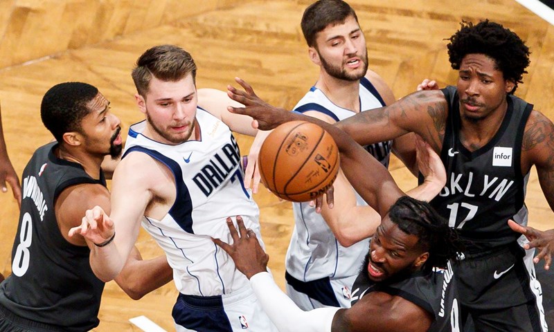Bucksima pobjeda u dvoboju MVP kandidata, Luka Dončić uhvatio Magica Johnsona