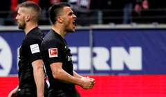 Krasna Rebićeva asistencija u glatkoj pobjedi Eintrachta, Schalke napokon slavio