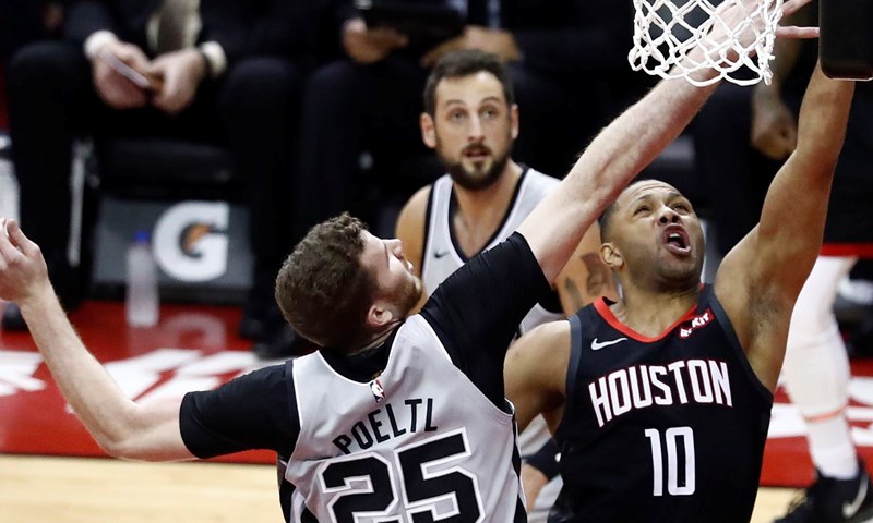 Popovich "nestao" za 63 sekunde, ekspresno isključenje stratega Spursa