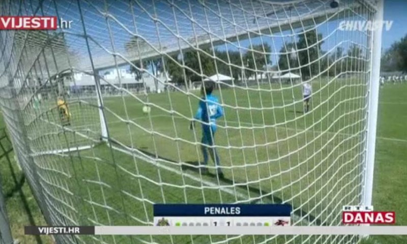 [RTL Video] Nevjerojatan pogodak iz kaznenog udarca: Lopta se iz stratosfere vratila u mrežu
