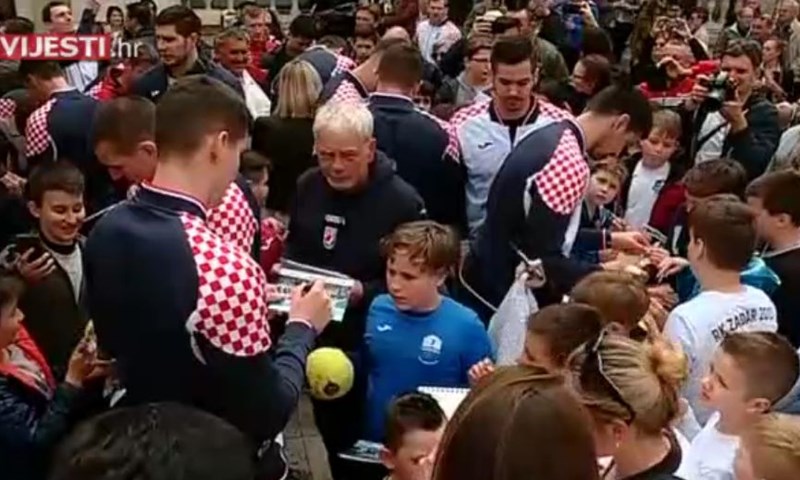 [RTL Video] Zadrani dočekali rukometaše kao da su prvaci svijeta, Červar poručio: "Bit ćete naš osmi igrač"