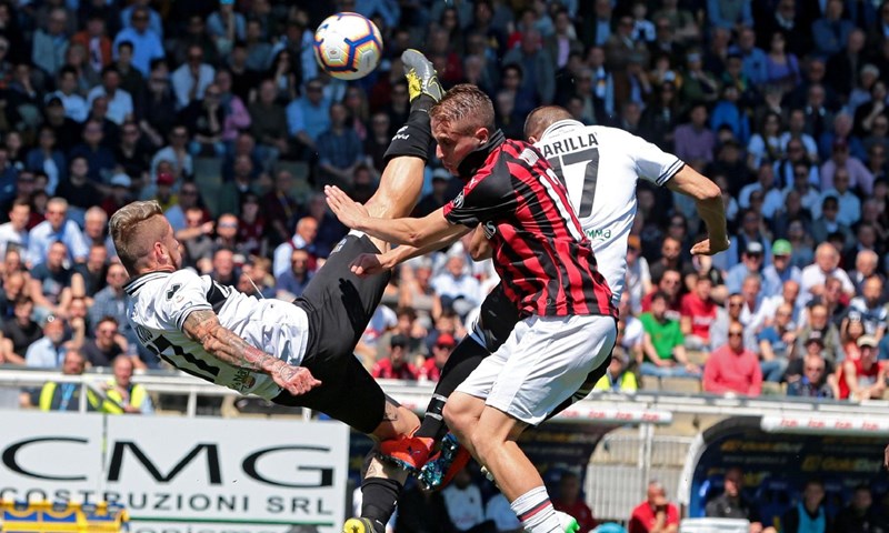 Milan ponovno remizirao, krasan pogodak Bruna Alvesa za bod Parme
