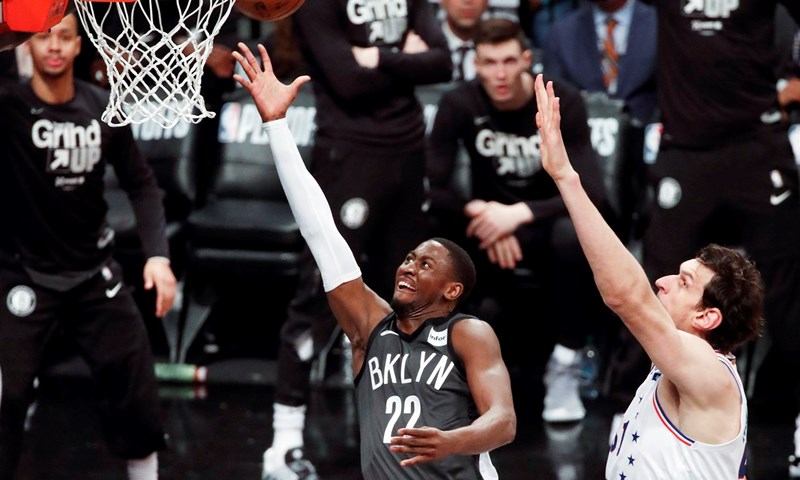 Trica Mikea Scotta za treću pobjedu Sixersa, Dudley i Butler isključeni