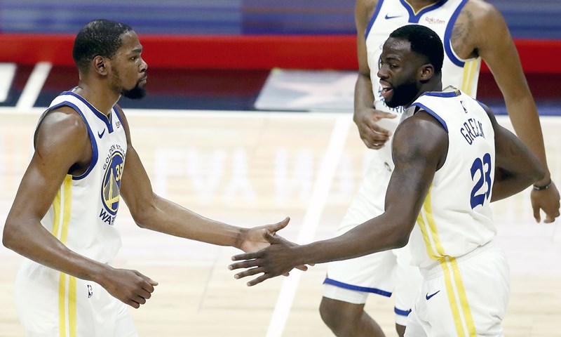 Zubac zaključio sezonu skromnom minutažom, Warriorsi na krilima Duranta zaključili posao protiv Clippersa