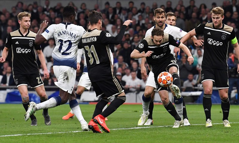 Sjajni Ajax napravio veliki posao u Londonu i došao bliže finalu