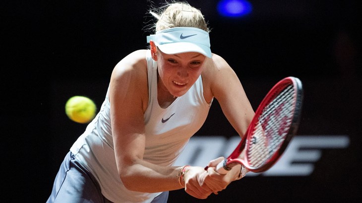 Donna Vekić malo na travi, malo u dvorani, ali na kraju ipak u polufinalu