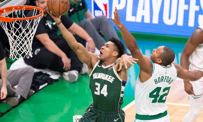 Velika večer Antetokounmpa za odlazak Bucksa na 3-1 protiv Bostona