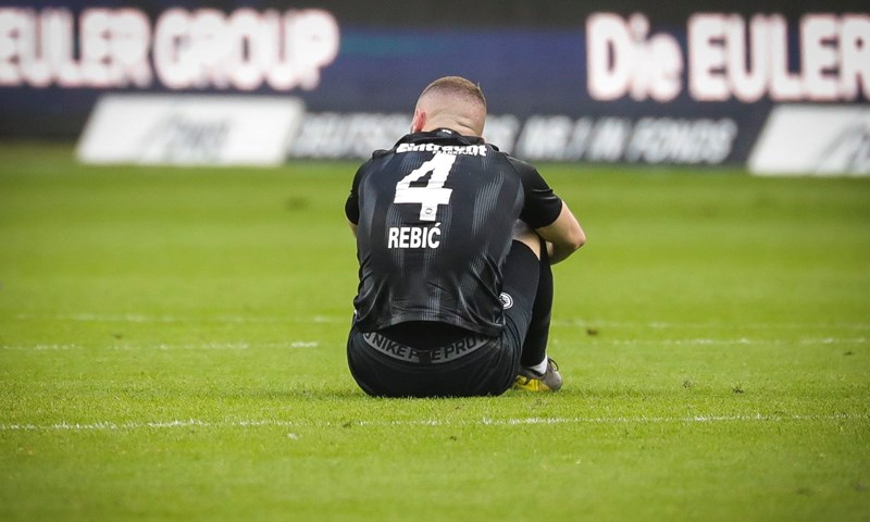 Trener Eintrachta ljut na Rebića: "Ako želi ostati, to mora i pokazati, ako ne želi, moramo pronaći rješenje"