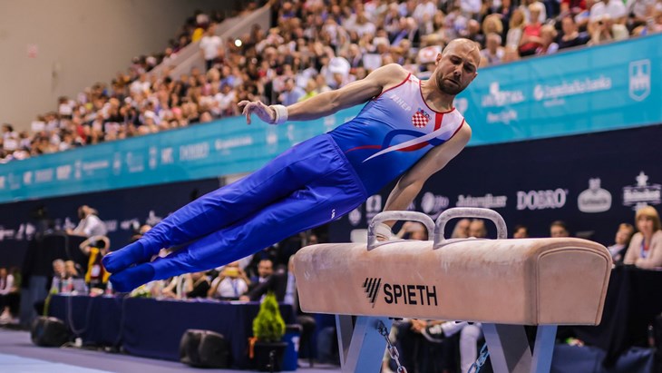 FANATIK: Spektakl u Osijeku u svakom smislu riječi