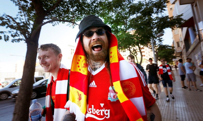 FANATIK: Liverpoolovi navijači okupirali Madrid