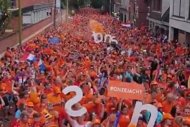 FANATIK: Više od 10 tisuća Nizozemaca okupiralo ulice Valenciennesa
