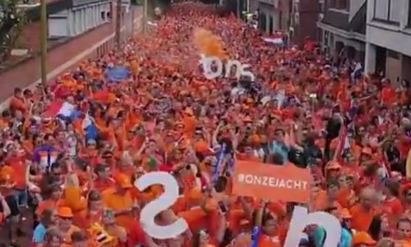 FANATIK: Više od 10 tisuća Nizozemaca okupiralo ulice Valenciennesa