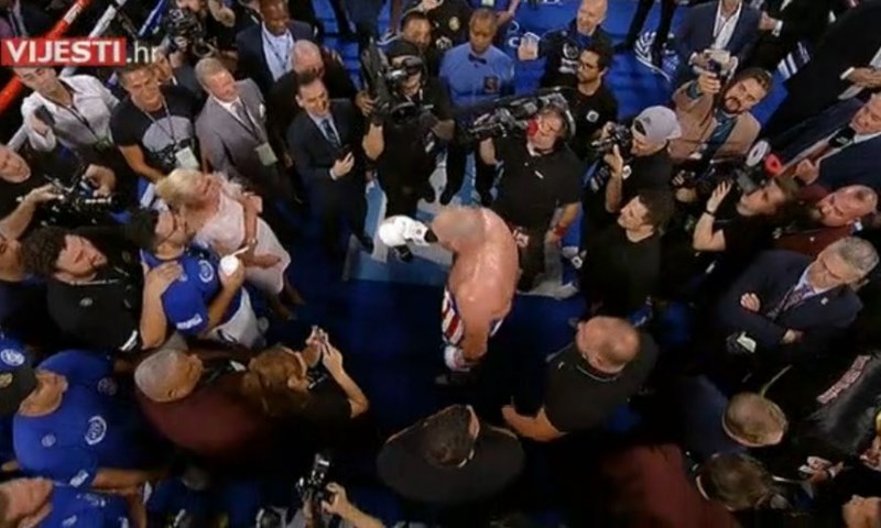 [RTL Video] Fury nakon razbijanja Nijemca, zapjevao supruzi u ringu
