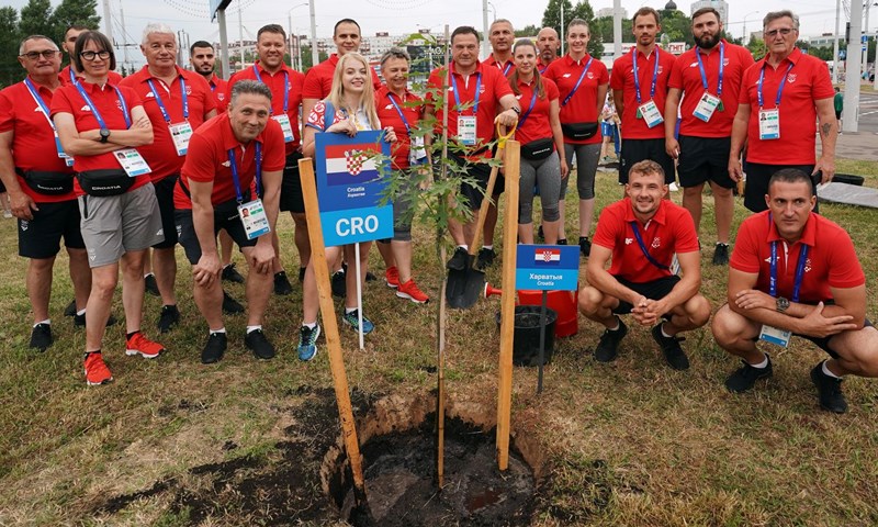 Umjesto podizanja nacionalnih zastava na Europskim igrama, sportaši zasadili stabla hrasta