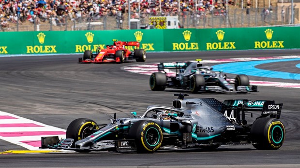 Hamilton upisao šestu pobjedu ove sezone, Bottas ga nastavlja pratiti