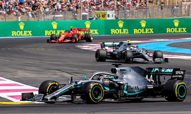 Hamilton upisao šestu pobjedu ove sezone, Bottas ga nastavlja pratiti