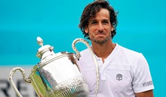 37-godišnji Lopez svladao Simona i osvojio naslov u Queen's Clubu