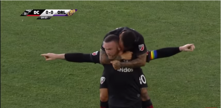 VIDEO: Daljina nije problem, Wayne Rooney zabio gol sa svoje polovice