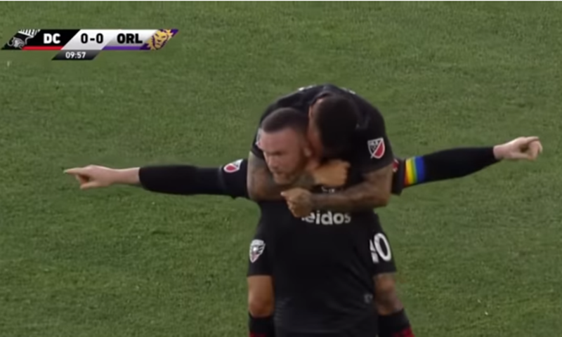 VIDEO: Daljina nije problem, Wayne Rooney zabio gol sa svoje polovice