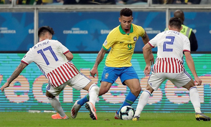 Brazil tek na penale izbacio Paragvaj iako je imao 40 minuta igrača više