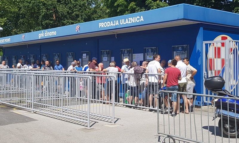 Počela prodaja Dinamovih godišnjih ulaznica, gužva se već stvorila